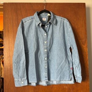 BRAND NEW - Levi's denim shirt